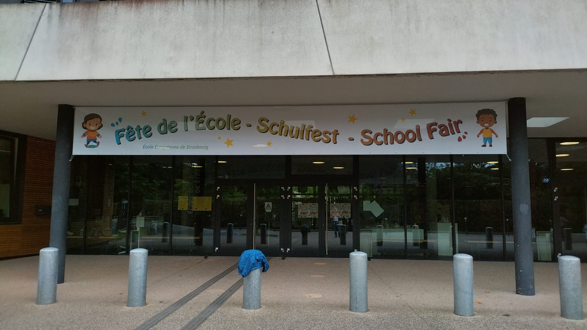 Schuljahresabschlussfeier für die Kindergarten- und Grundschulabteilungenbackground